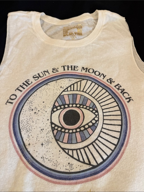 Blank NYC Tops - Blank NYC Vintage White Graphic To the sun and moon and back tee Size L